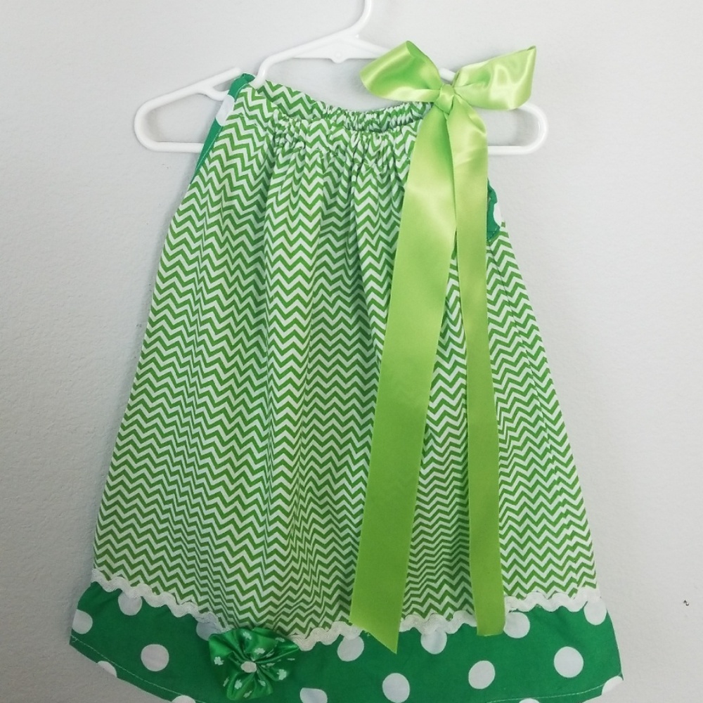 🛍 Green White Chevron Polka Dot Dress